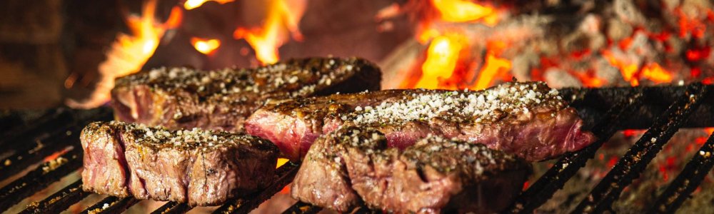 Ein gemauerter Grill kann der Mittelpunkt vieler Gartenpartys sein Ein gemauerter Grill kann der Mittelpunkt vieler Gartenpartys sein